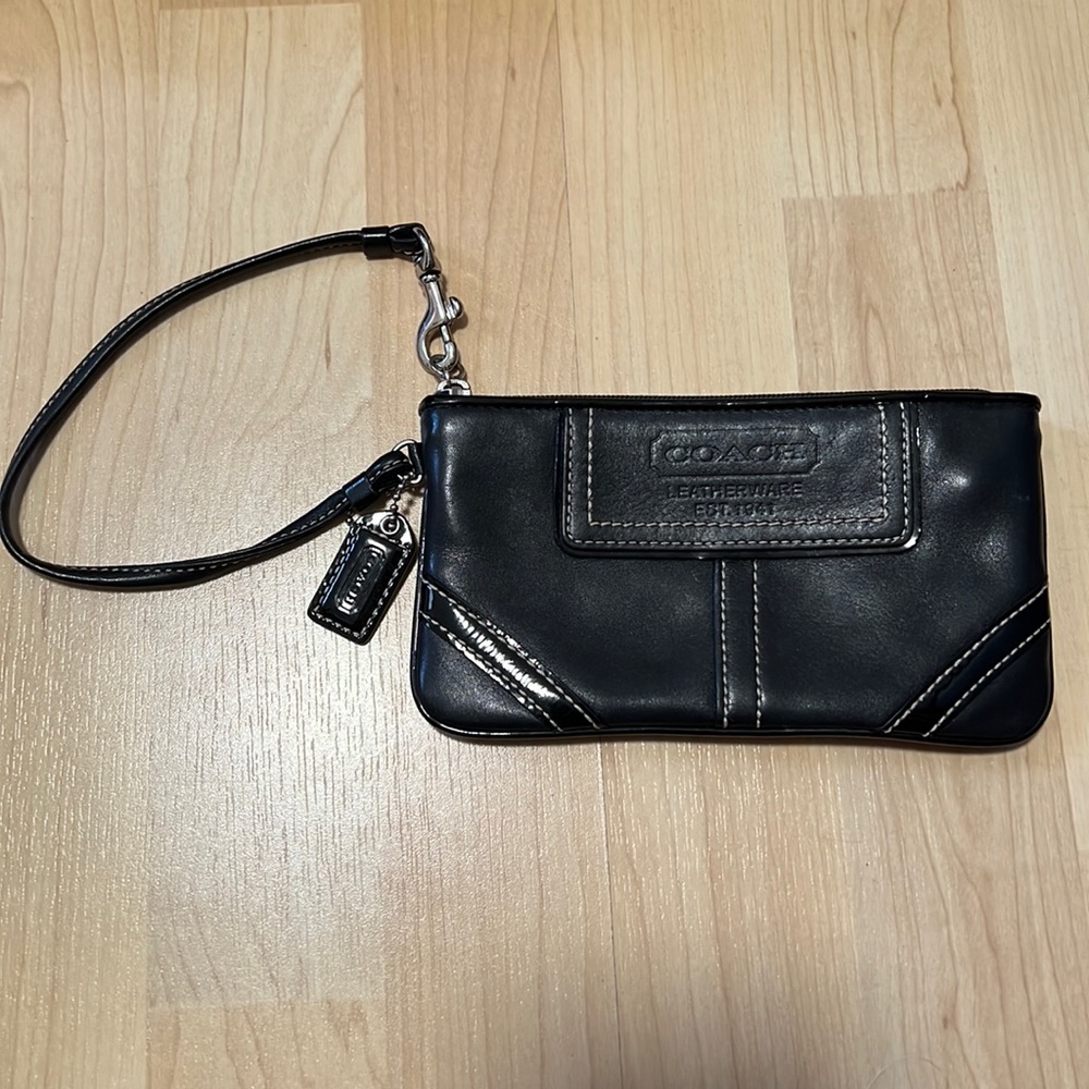 100% authentic vintage coach wristlet - black leather